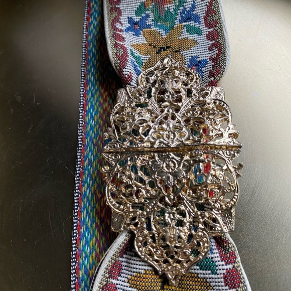 1980’S adjustable size fabric belt with stunning gold color buckle